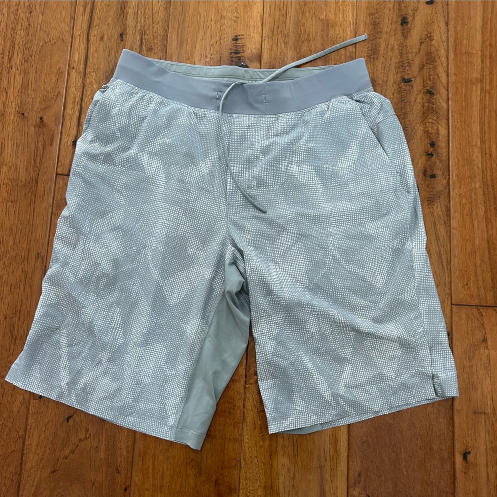 Men’s grey Lululemon shorts